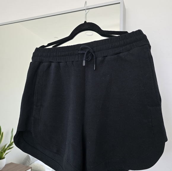 Varley Keely High Rise Short - Picture 5 of 9